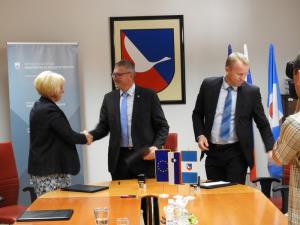 Podpis sporazuma o sofinanciranju projekta »Ureditev Hudega potoka za zmanjševanje poplavne ogroženosti naselja Rečica ob Paki«. 1